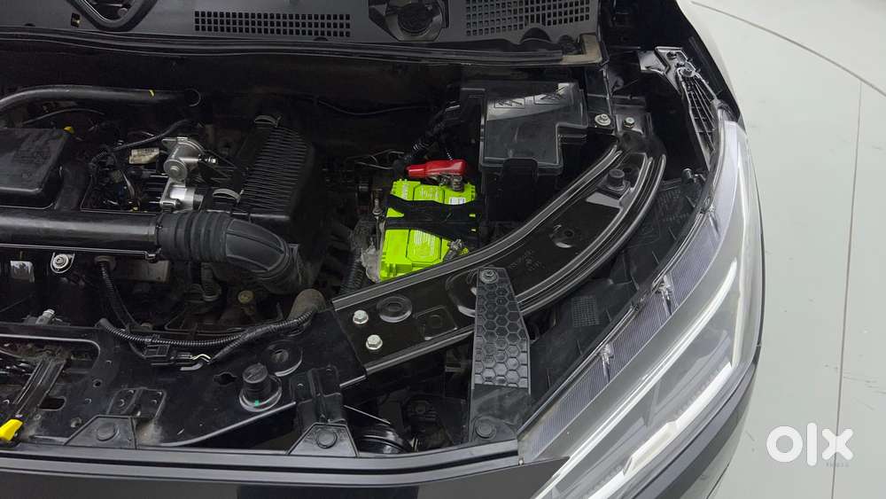 Nissan Magnite 1.0 Xv Premium, 2023, Petrol