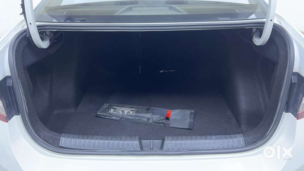 Skoda Slavia Style 1.0l Tsi Mt, 2022, Petrol