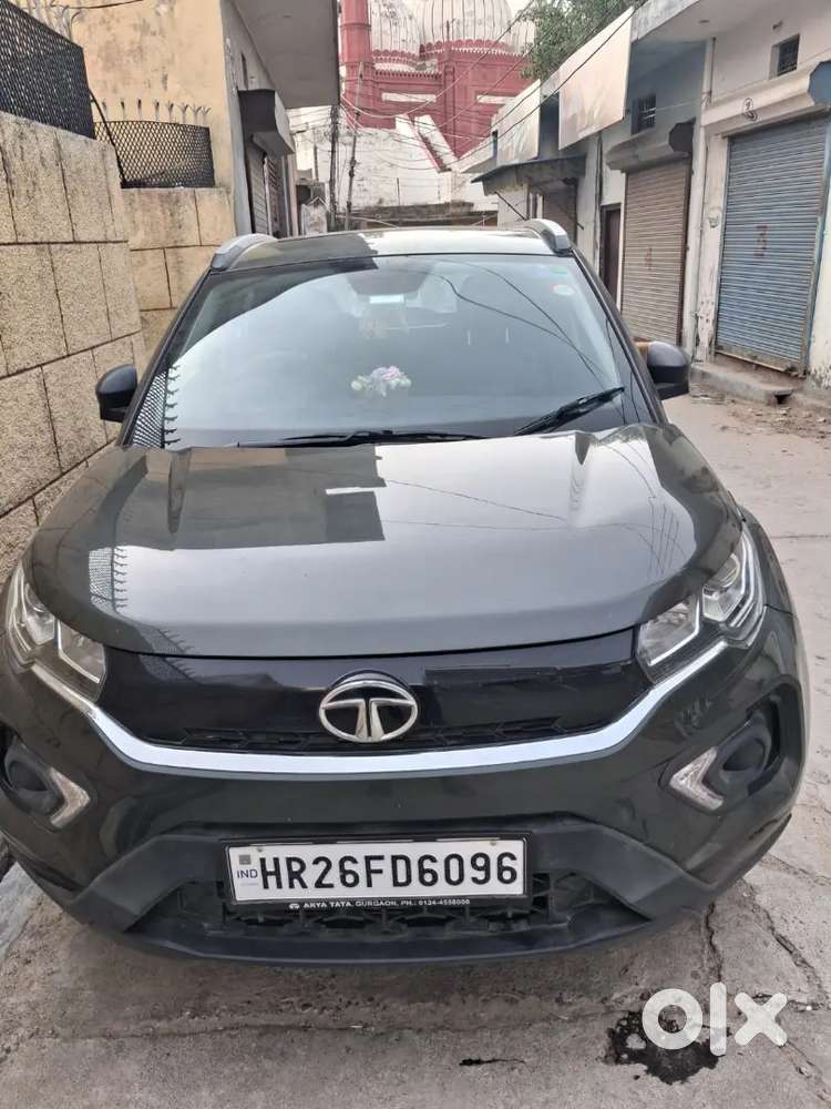 Tata Nexon Automatic Car With Sunroof Model August 2023
