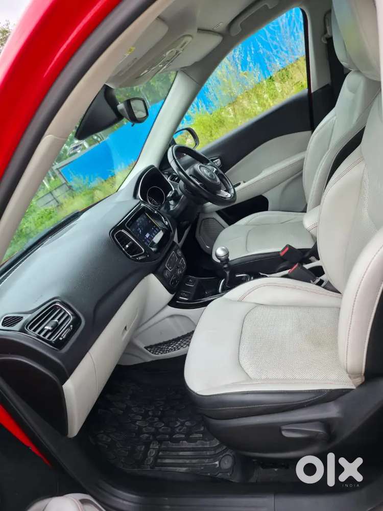 Jeep Compass 
1st Owner 
Insurance 12/02/2027 Tak
Dono Chabi