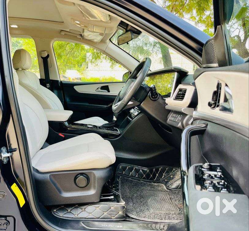 Mahindra Xuv700 2.2 Ax 7 Diesel At Luxury Pack Str, 2025, Diesel