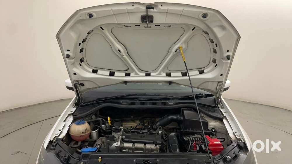 Volkswagen Polo Petrol Highline 1.2l, 2015, Petrol