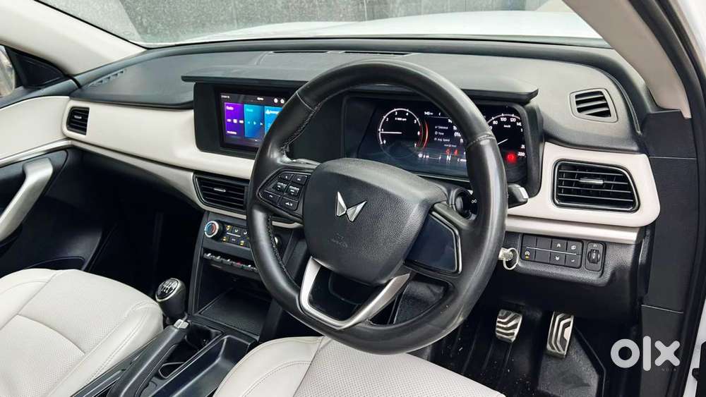 Mahindra Xuv700 Mx Petrol Mt 5 Str (e), 2023, Petrol
