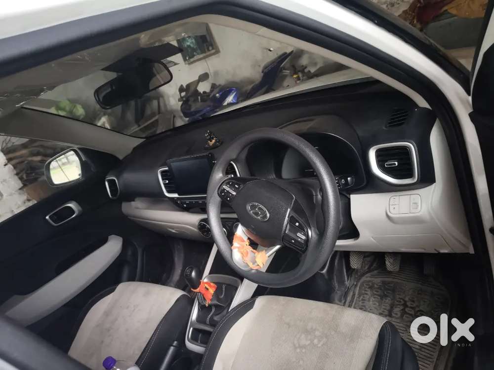 Hyundai Venue Petrol Manual 2024