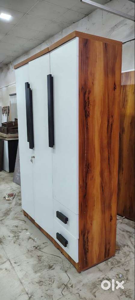 PREMIUM LOOK 3 DOOR WARDROBE WITH LONG WOODEN HANDLE