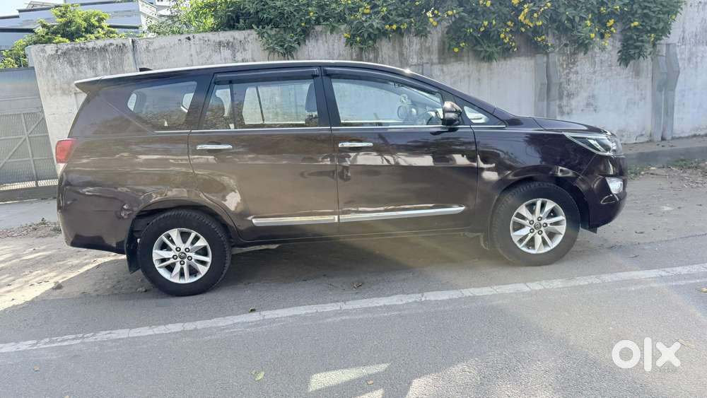 Toyota Innova Crysta 2.4 V, 2016, Diesel