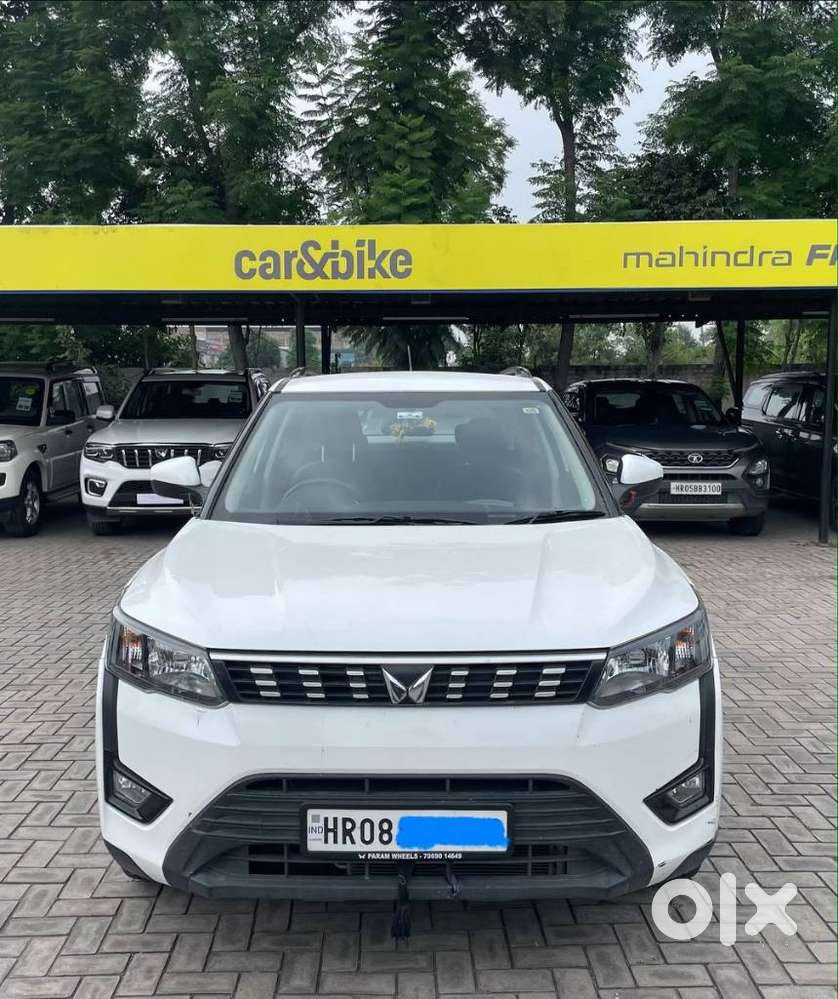Mahindra Xuv300 1.2 W6 Amt Petrol, 2023, Petrol