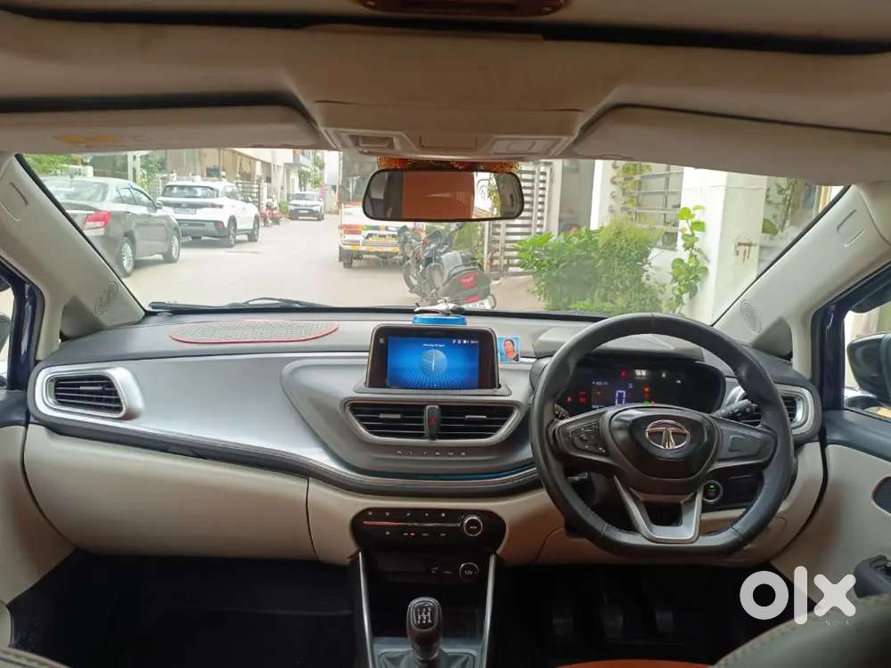 Tata Altroz Xz+s Cng 2023  42,775 Km  Mint Condition