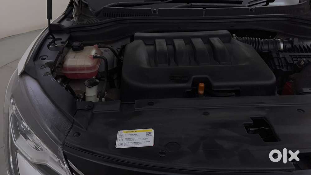 Mahindra Xuv700 2.0 Ax 5 Petrol Mt 7 Str, 2023, Petrol