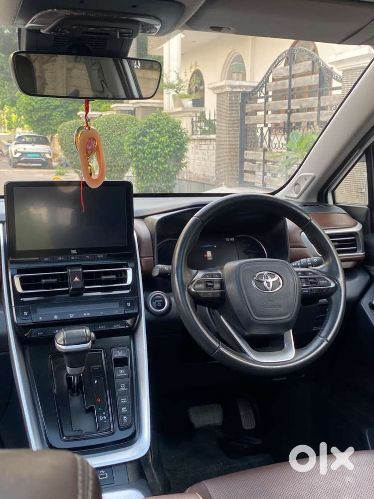 Toyota Innova Hycross 2.0 Zx (o) Hybrid 7 Str, 2024