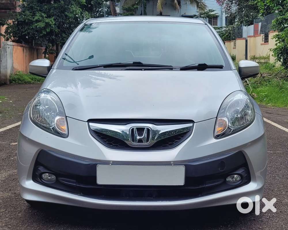 Honda Brio V Mt, 2011, Petrol