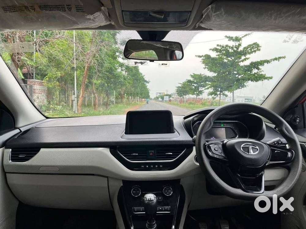 Tata Nexon, 2022, Petrol