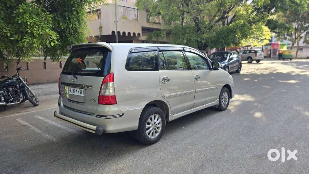 Toyota Innova 2.5 V 8 Str, 2012, Diesel