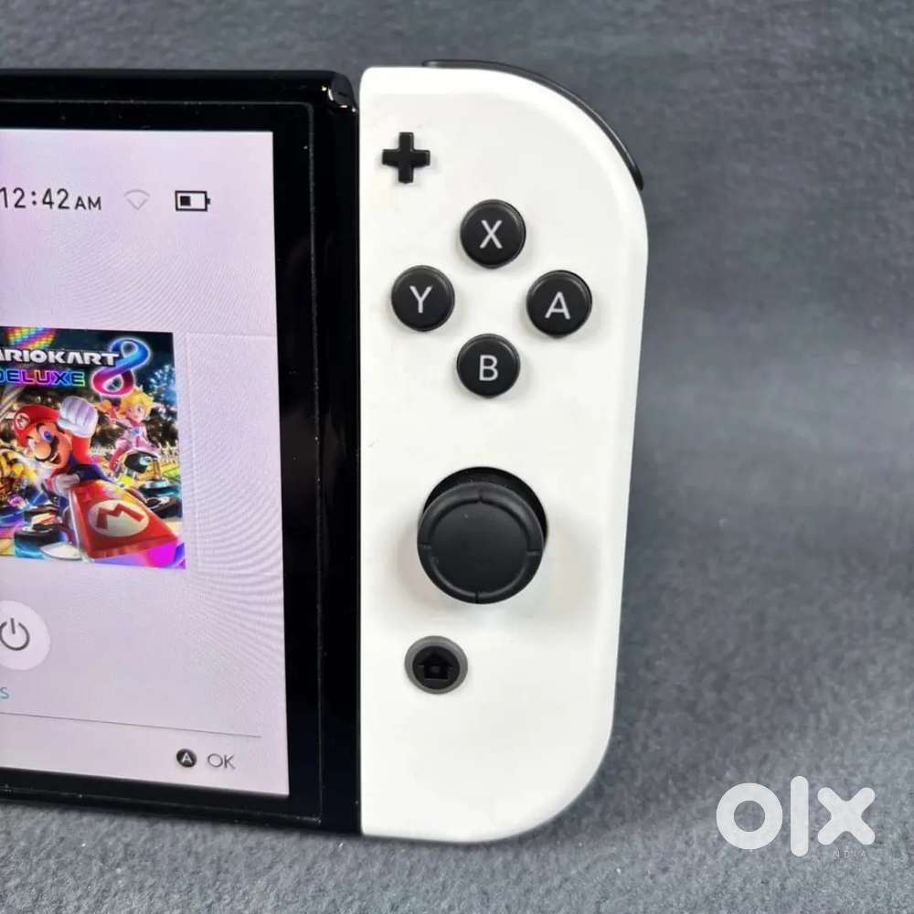 Nintendo switch White 美品 Nintendo Switch OLED model With White Joy-Con Bundled With