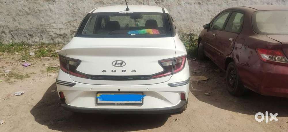 Hyundai Aura(polar White) In Excellent Condition With All Service