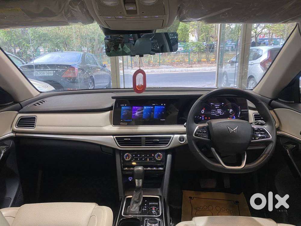 Mahindra Xuv700 2.2 Ax 7 Diesel At Luxury Pack Str, 2023, Diesel