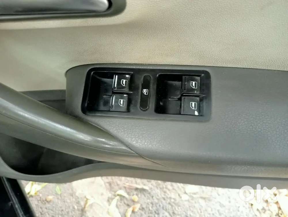 Volkswagen Vento High Line Rj 27 Vip No 2828 Diesel 2014 Manual