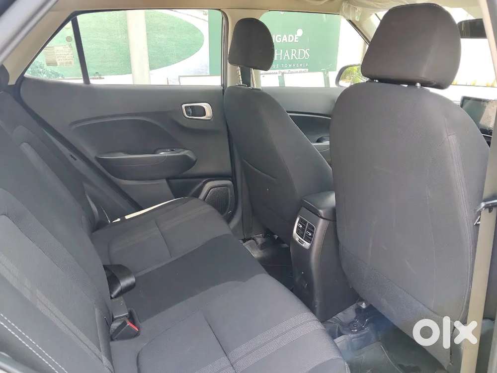 Hyundai Venue 2022 Petrol 65000 Km Driven