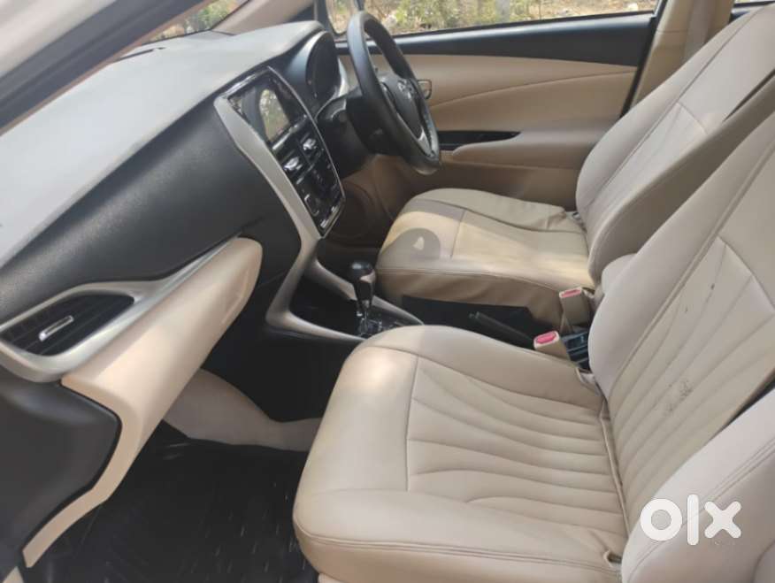 Toyota Yaris V Cvt, 2019, Petrol