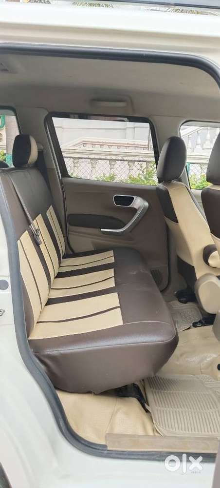 Mahindra Tuv 300 T10 Amt (automatic), 2016, Diesel