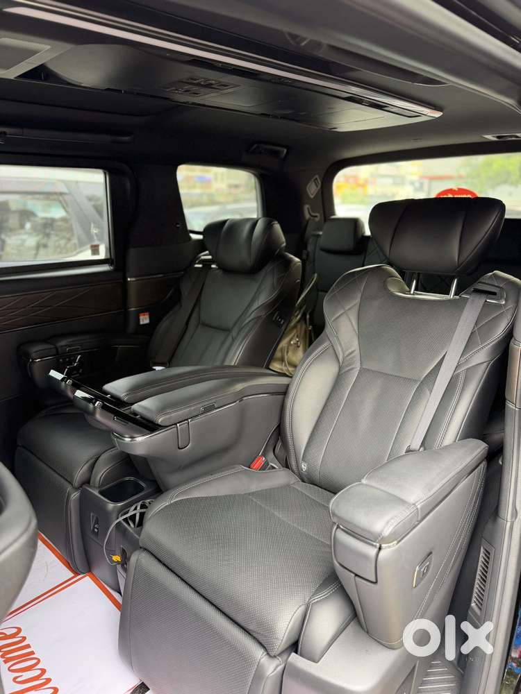 Toyota Vellfire Vip – Executive Lounge, 2025, Petrol