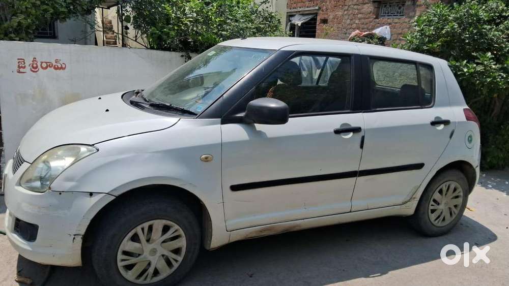 Maruti Suzuki Swift Petrol 70000 Km Driven