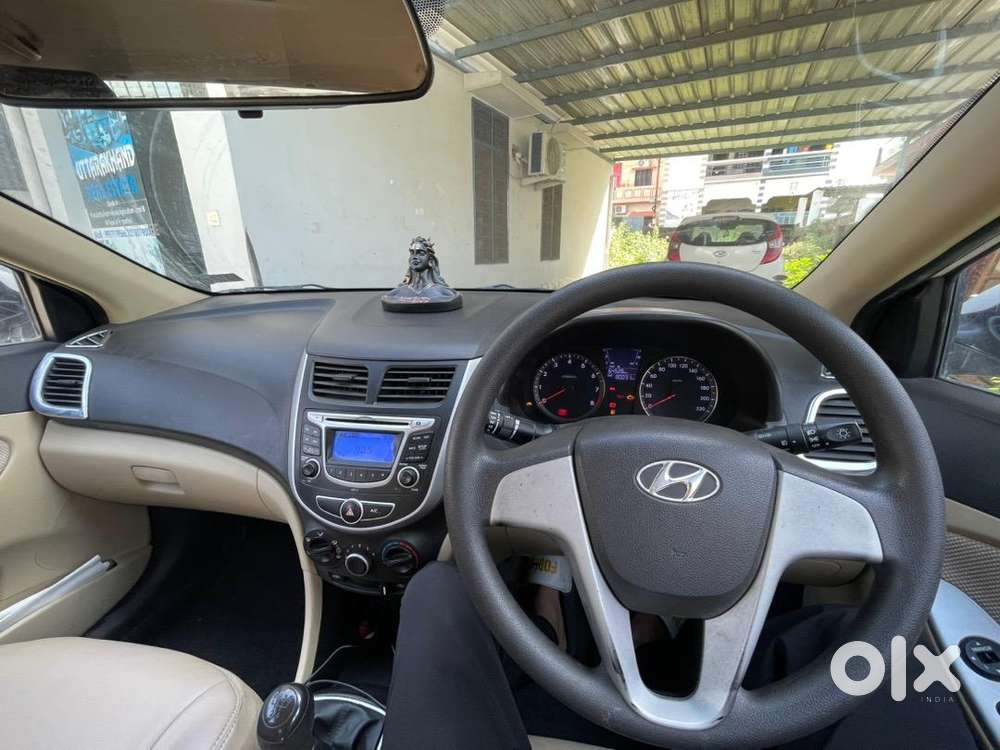 2013 December Ka Hai Car Me Kuch Bhi Kami Nhi Hai Sab Cheeze Chalti Ha