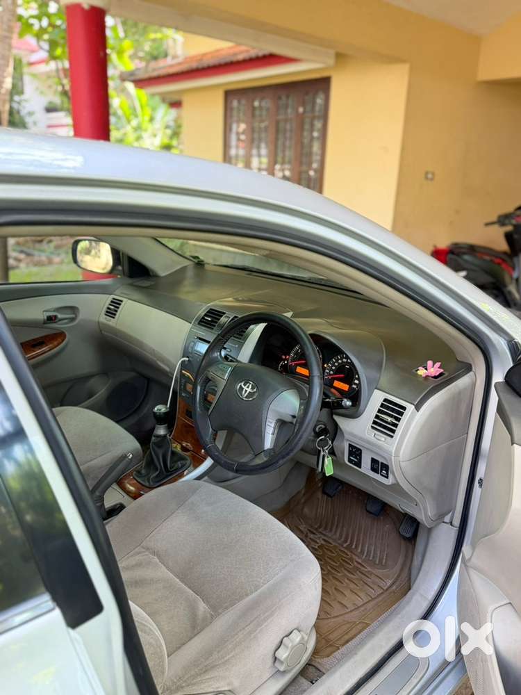 Toyota Corolla Altis 2011 Petrol Well Maintained