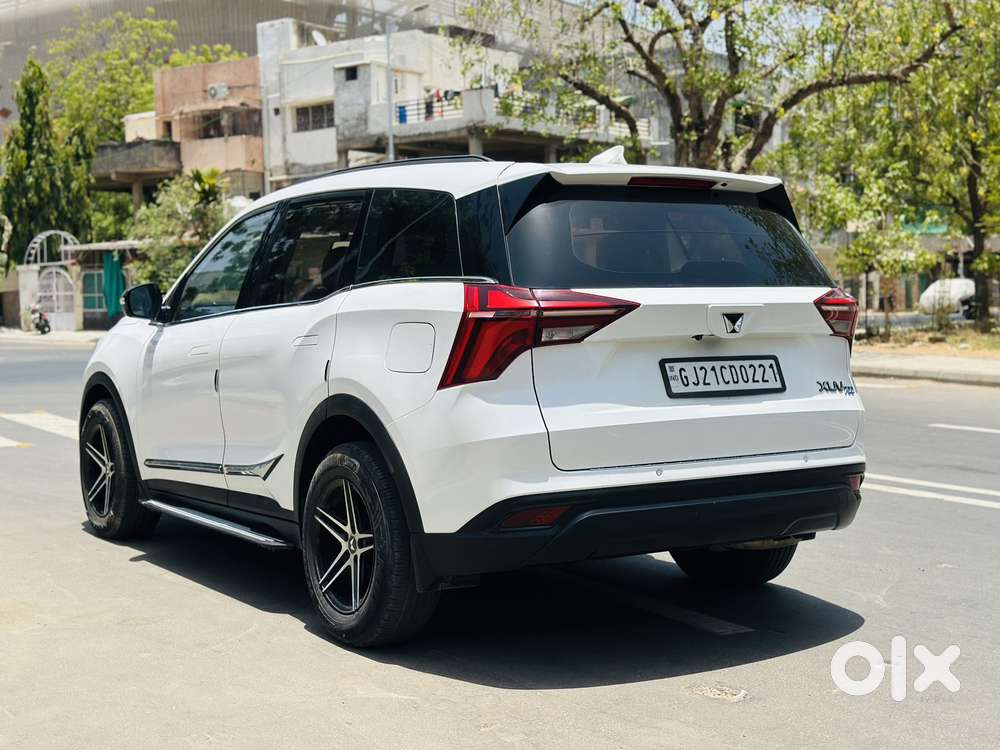 Mahindra Xuv700 2.0 Mx Petrol Mt 5 Str, 2022, Petrol