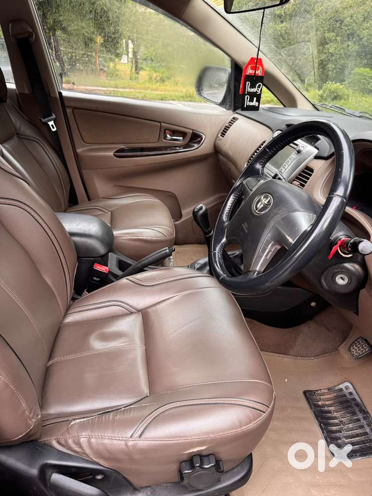 Toyota Innova 2.5 G (diesel) 8 Seater Bs Iv, 2015, Diesel