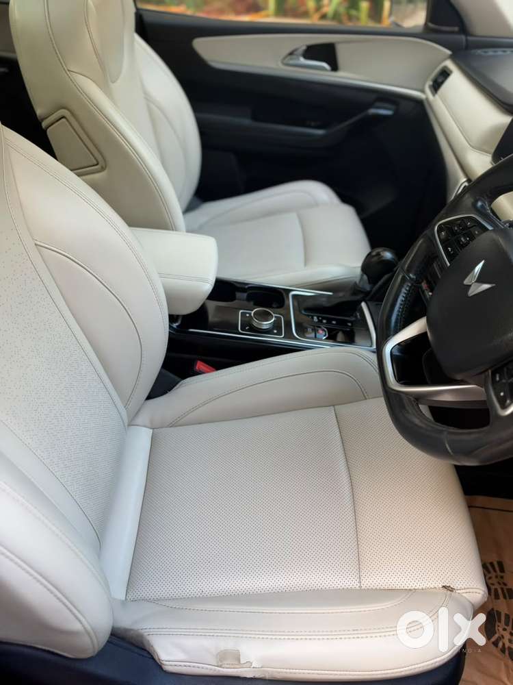 Mahindra Xuv700 2.2 Ax 7 Diesel At Str, 2022, Diesel