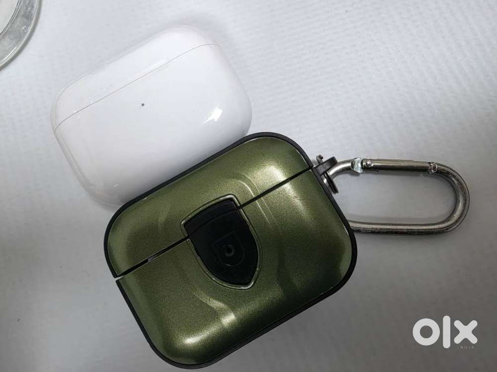 Apple AirPods Pro (2nd Gen)  Excellent Condition  Box & Cover Includ