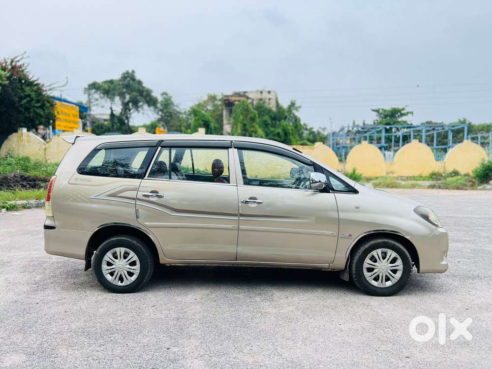 Toyota Innova 2.5 Gx 8 Str Bs-iii, 2011, Diesel