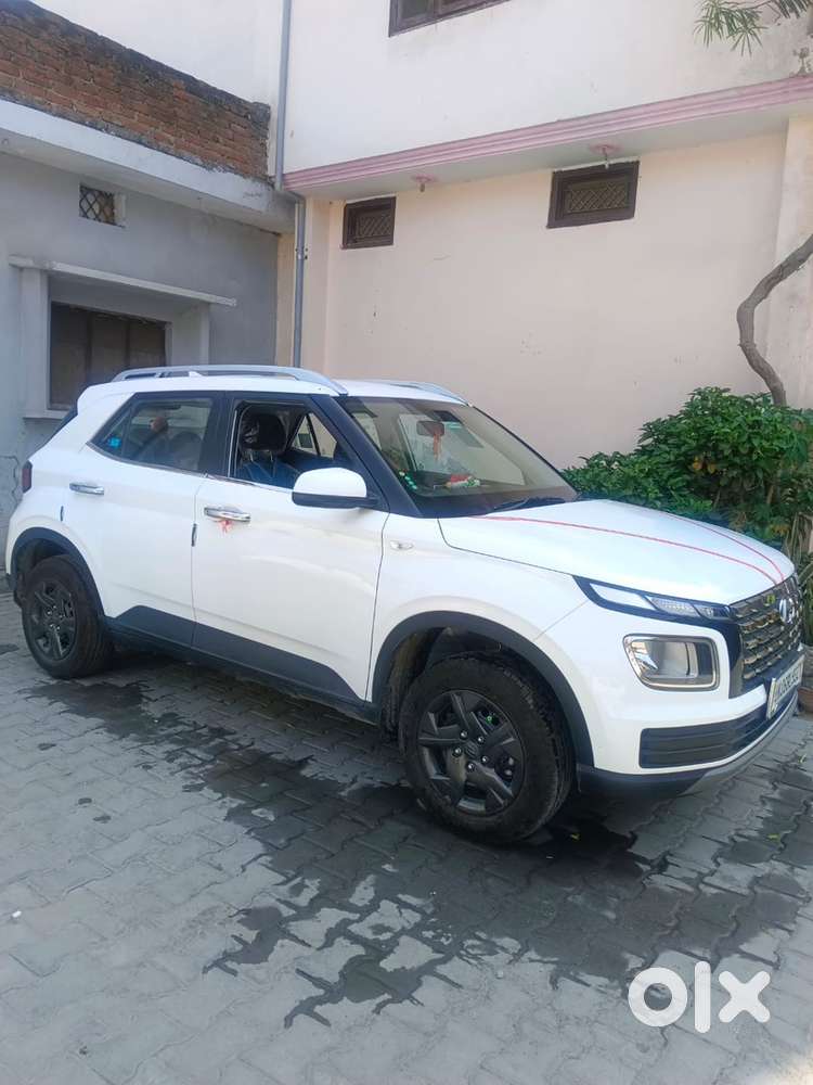 Hyundai Venue Petrol Manual 2025