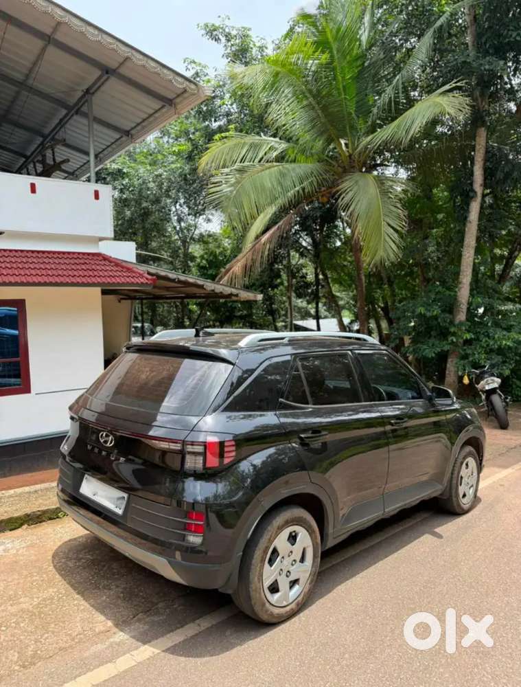 Hyundai Venue Petrol Manual 2022