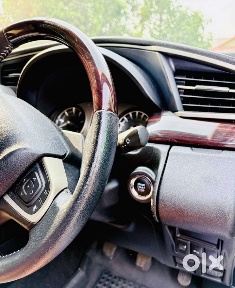 Toyota Innova Crysta 2.4 Vx Mt, 2017, Diesel