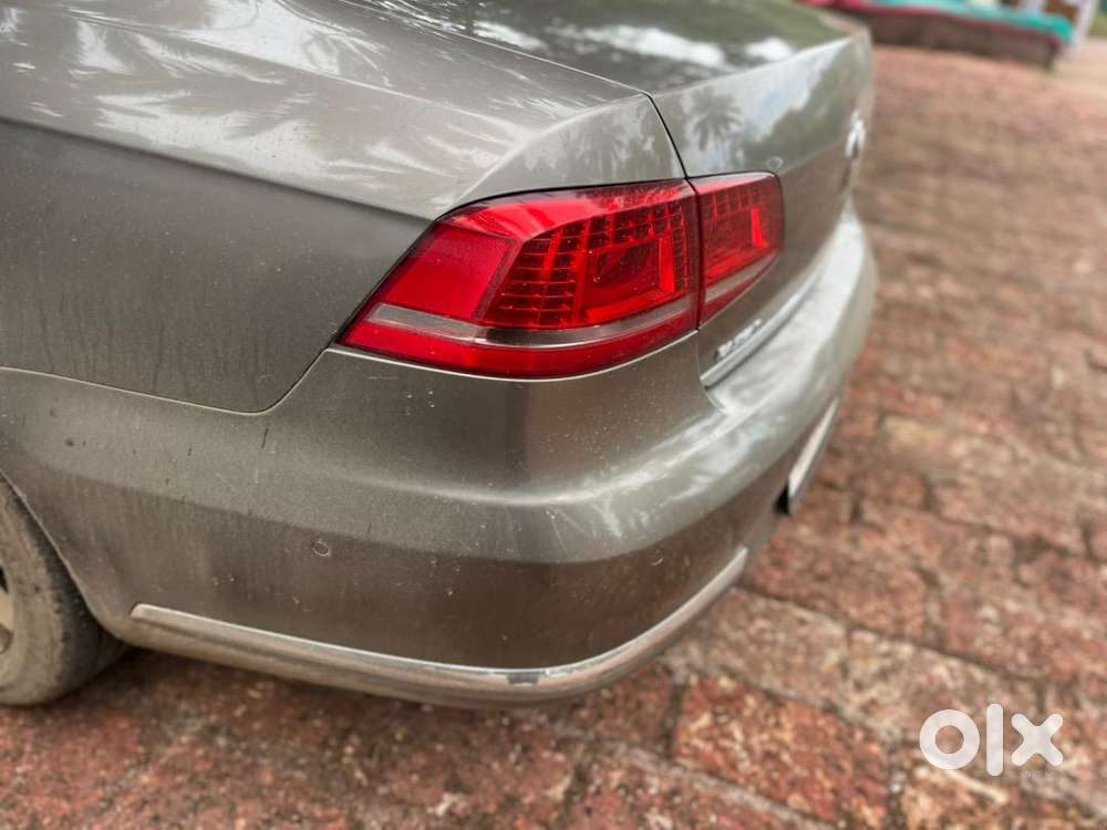 Volkswagen Passat 2011 Diesel 130000 Km Driven
