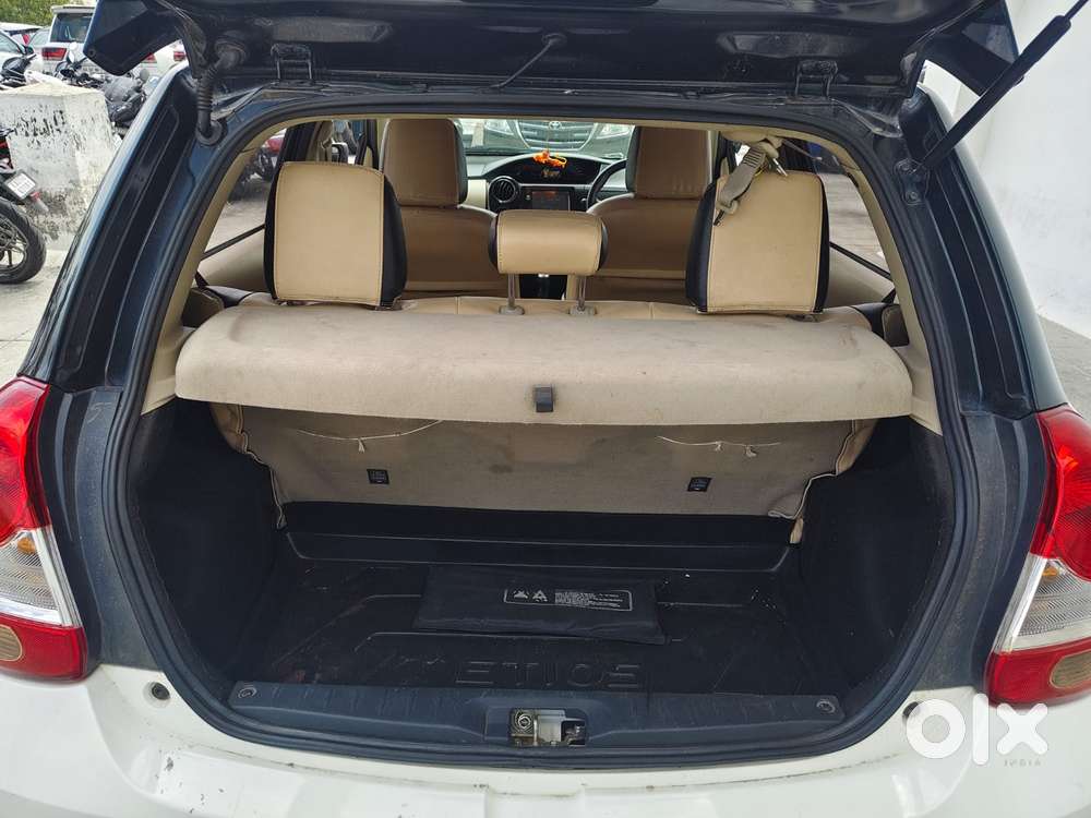 Toyota Etios Liva 1.2 VX Dual Tone, 2019, Petrol