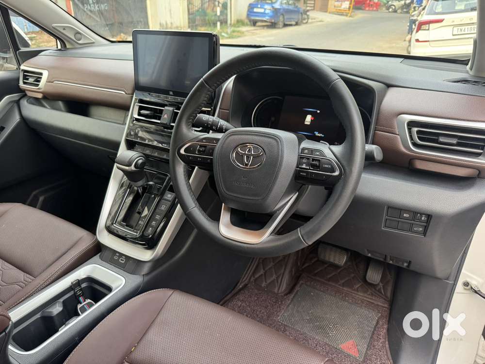 Toyota Innova Hycross 2.0 Zx (o) Hybrid 7 Str, 2025, Petrol