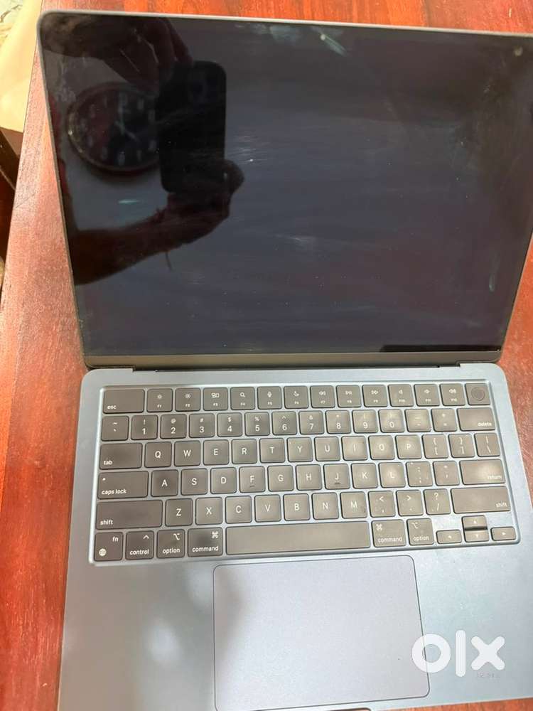 8GB unified memor: (2566B SSD 13.6-inch MacBook Air