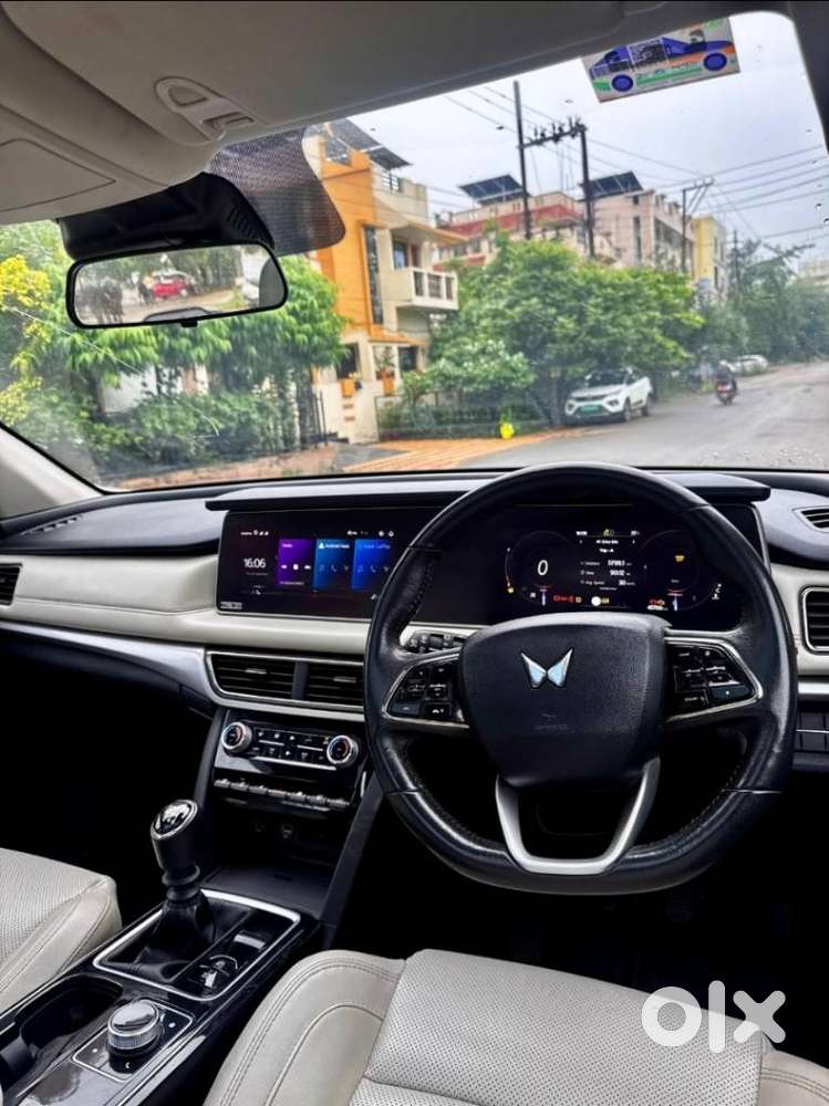 Mahindra Xuv700 2.2 Ax 7 Diesel Mt Str, 2025