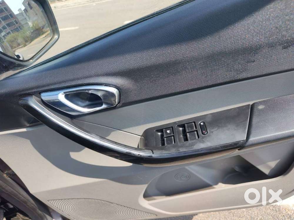 Tata Tiago, 2018, Petrol