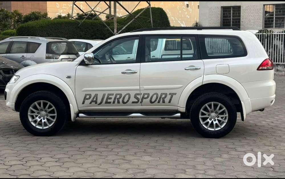 Mitsubishi Pajero Sport 2015 Diesel Well Maintained