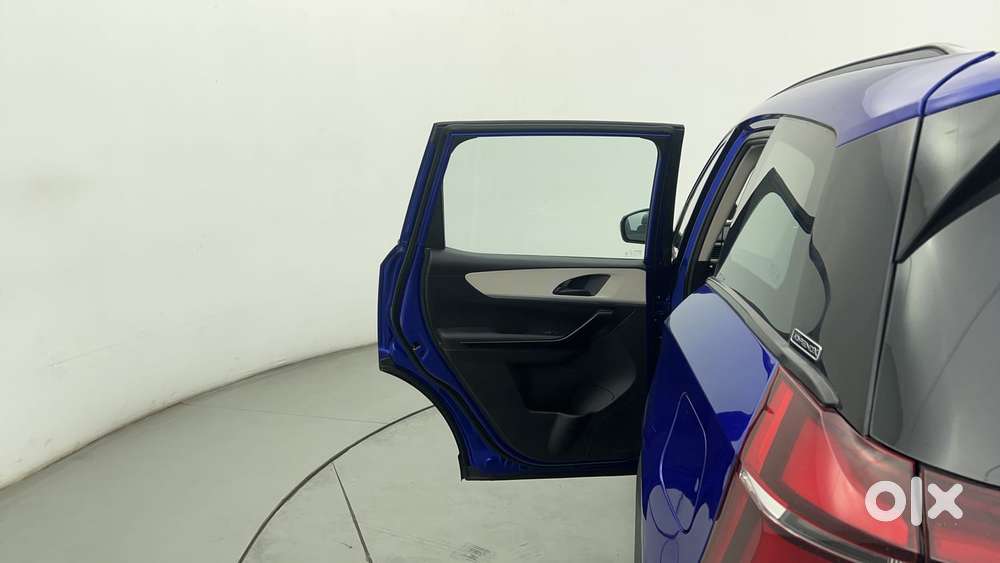 Mahindra Xuv700 2.2 Ax 5 Diesel At Str, 2023, Diesel