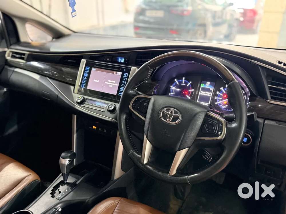 Toyota Innova Crysta 2.8 Zx At 7 Seater, 2016, Diesel