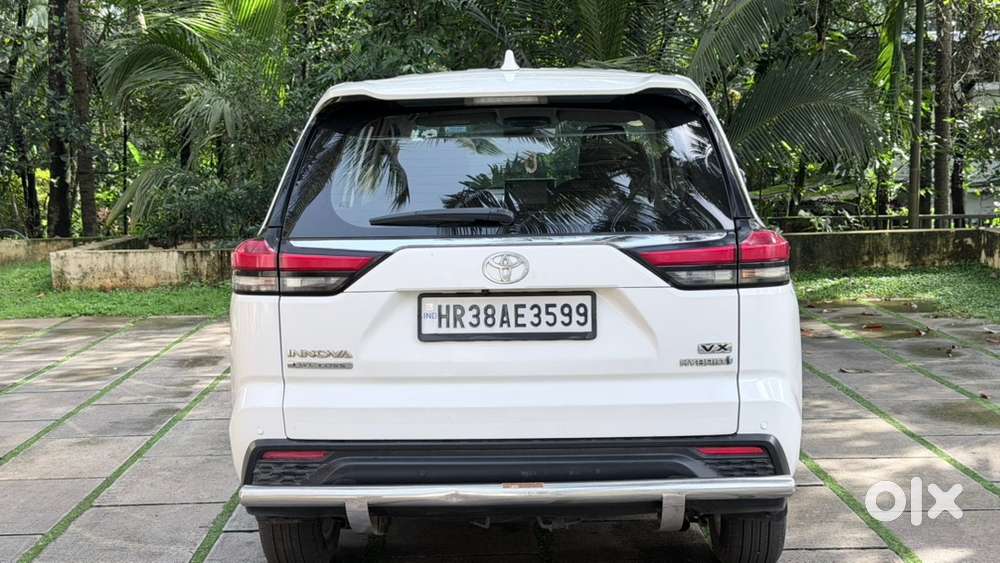 Toyota Innova Hycross Hybrid 2023