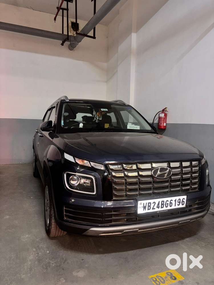 Hyundai Venue 2022 Petrol Well Maintained