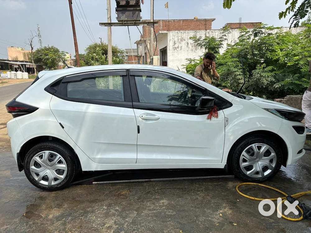 Tata Altroz 2024 Petrol Well Maintained 22000 Km Driven