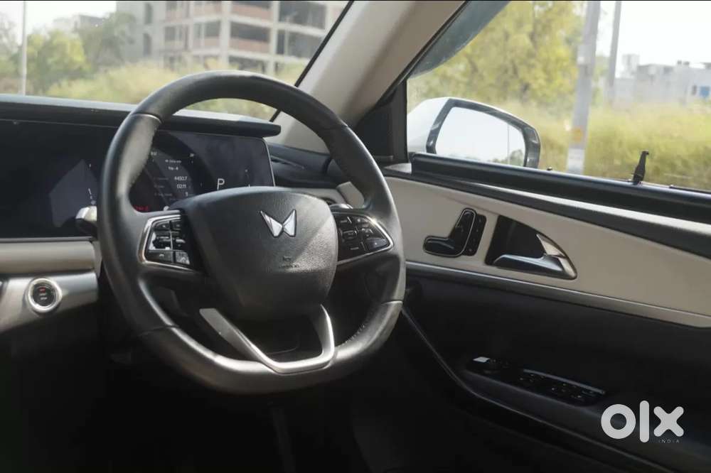 Mahindra Xuv700 2.0 Ax 7 Petrol At Luxury Pack Str, 2024, Petrol