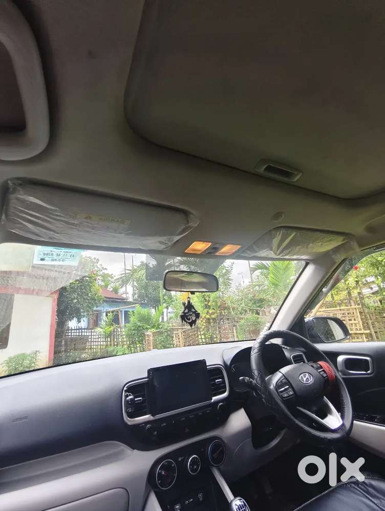 Hyundai Venue 2024 Petrol Well Maintained